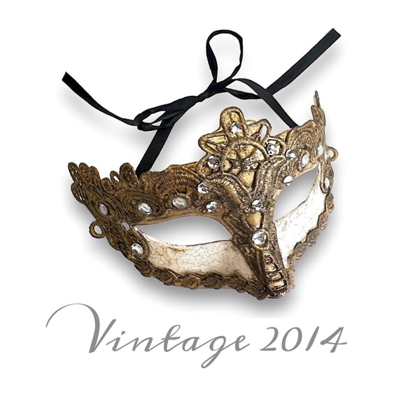 GOLD Vintage MARDI GRA or MASQUERADE MASK CIRCA 2014 - Picture 14 of 14